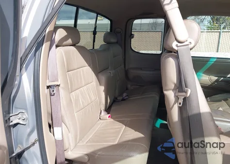 2002 Toyota Tundra Ltd V8 z USA, uszkodzony, nr VIN 5TBRT38182S330393